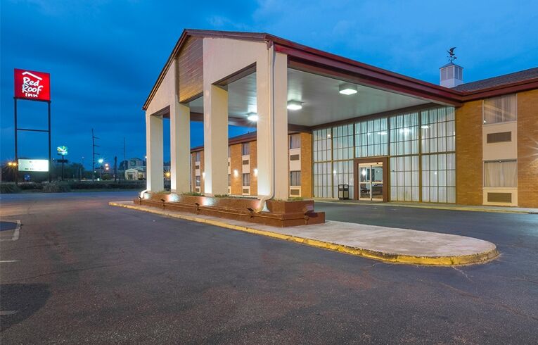 梅里丹红顶酒店 梅里迪恩 外观 照片